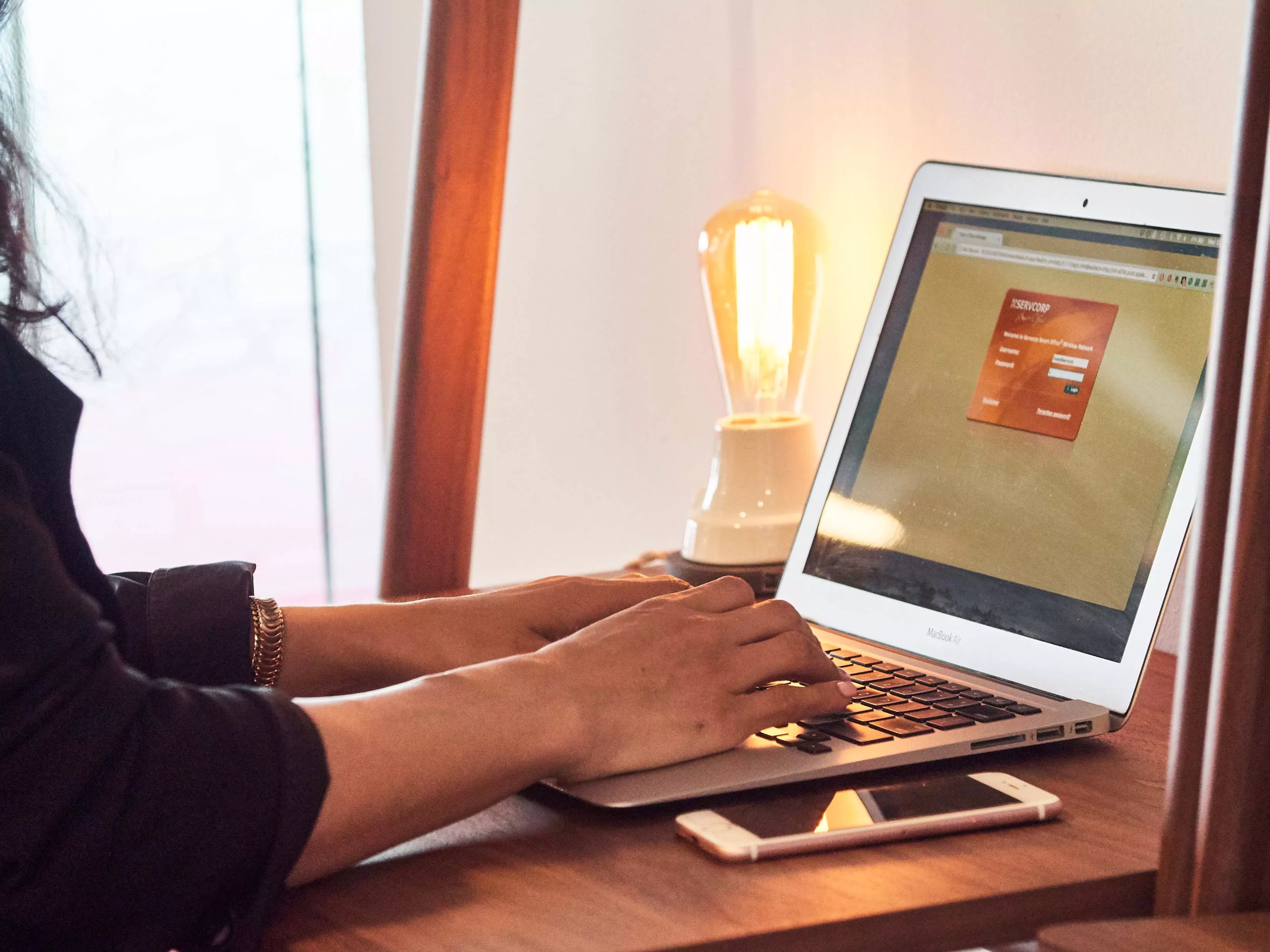 Servcorp client logging into the secure online portal from a hot desk at 10 Avenue Kléber, ready to work efficiently.